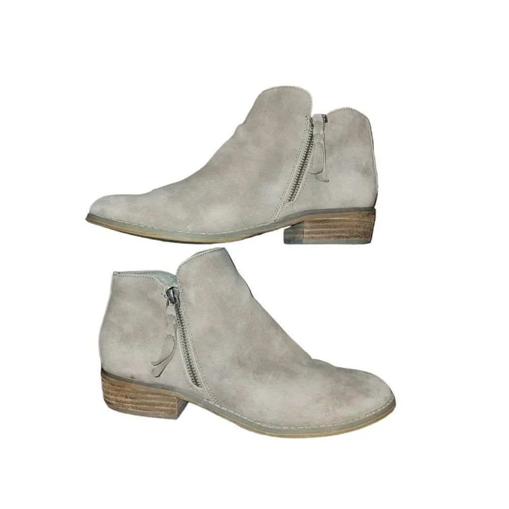 American Eagle Outfitters Tan Brown Flat Ankle Boot Booties 9